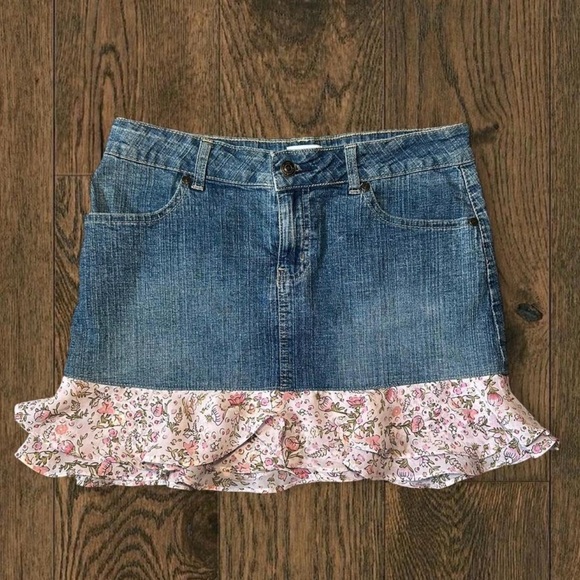 No Boundaries denim ruffle mini skirt - Picture 3 of 8